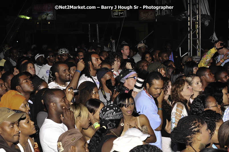 Lil Wayne @ Reggae Sumfest 2008 International Night 2, Catherine Hall, Montego Bay - Saturday, July 19, 2008 - Reggae Sumfest 2008 July 13 - July 19, 2008 - Photographs by Net2Market.com - Barry J. Hough Sr. Photojournalist/Photograper - Photographs taken with a Nikon D300 - Negril Travel Guide, Negril Jamaica WI - http://www.negriltravelguide.com - info@negriltravelguide.com...!