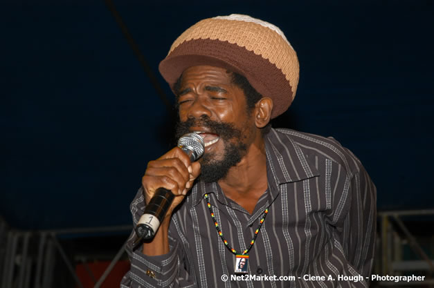 Coco Tea - Smile Jamaica, Nine Miles, St Anns, Jamaica - Saturday, February 10, 2007 - The Smile Jamaica Concert, a symbolic homecoming in Bob Marley's birthplace of Nine Miles - Negril Travel Guide, Negril Jamaica WI - http://www.negriltravelguide.com - info@negriltravelguide.com...!