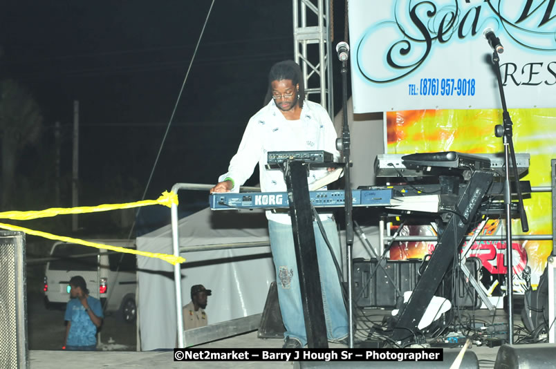 Unite The People An International Reggae Fest, Featuring: Beres Hammond, Coco T, Queen Ifrica, Khalil, Cameal Davis, Iley Dread, Rochelle, Geoffrey Star, Ras Penco, Kool DeLoy, Otis Gayle, J.McKay, Tiney Winey, Venue at Norman Manley Boulevard, Negril, Westmoreland, Jamaica - Saturday, April 4, 2009 - Photographs by Net2Market.com - Barry J. Hough Sr, Photographer/Photojournalist - Negril Travel Guide, Negril Jamaica WI - http://www.negriltravelguide.com - info@negriltravelguide.com...!